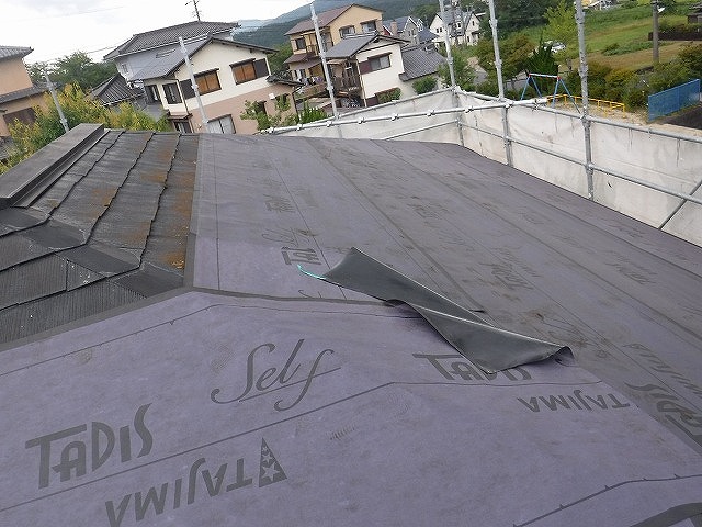 防水紙を敷いた屋根面